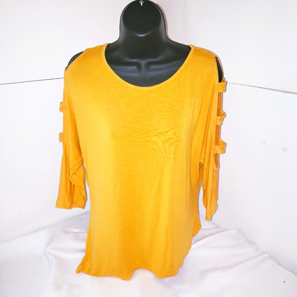 Bobeau 3/4 sleeve cut out tshirt
